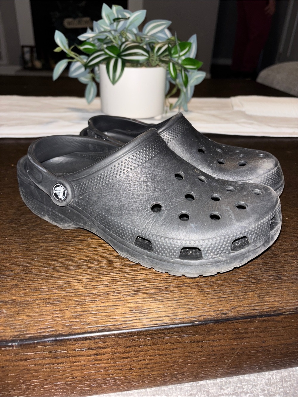 CROCS Classic Black Clogs Kids Youth Junior Boys Girls Size 5 J5 Slip on Sandals